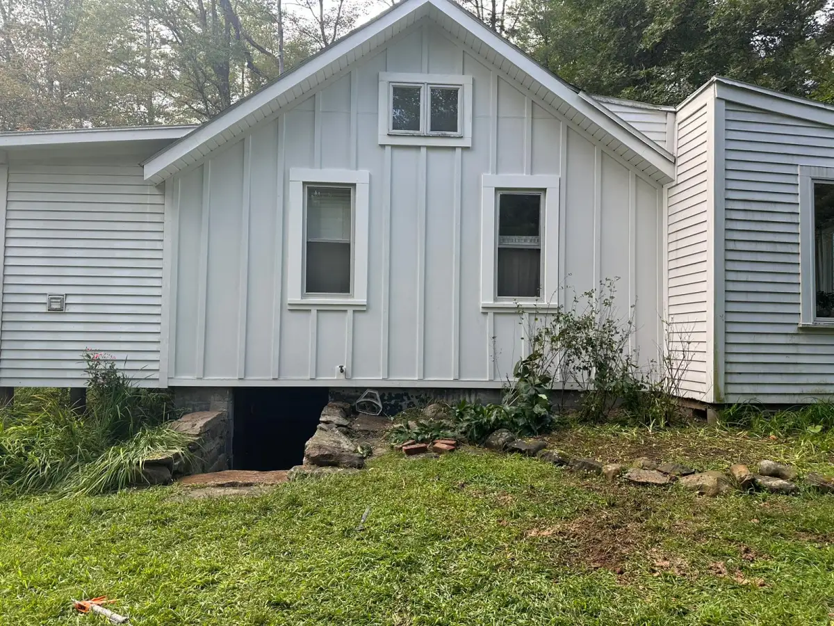 Siding installation by SSKM Construction